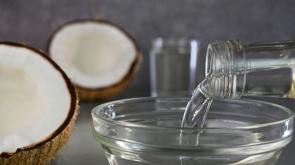Não serve só para cozinhar! Aprendi 10 usos inesperados, mas mágicos, para o óleo de coco