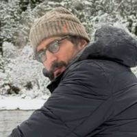 Em menos de 30 capítulos, Renato Góes chega a 'Quem Ama Cuida': ator de 39 anos surge irreconhecível e choca em cena de arrepiar como filho desaparecido de Arthur Brandão