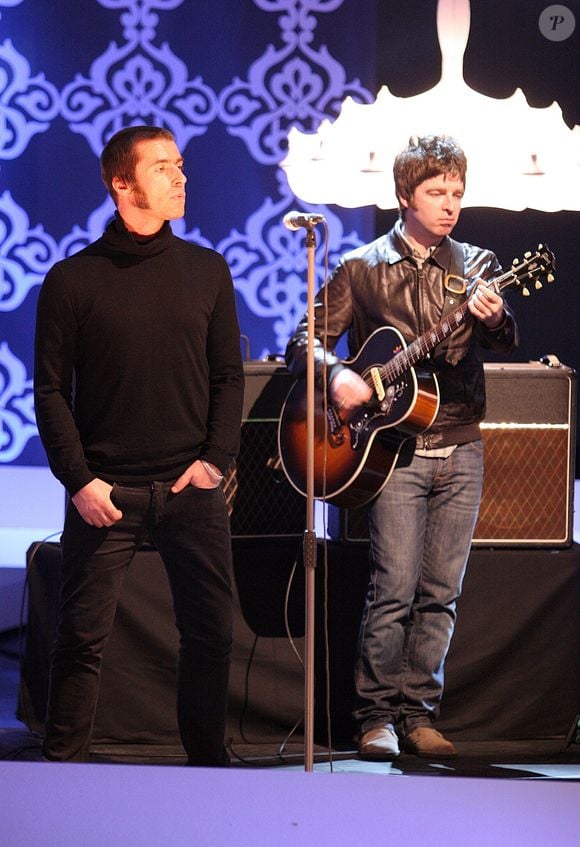 O clássico do Oasis também marcou momentos além da música. Segundo o Rock Music Combo, 'Wonderwall' foi utilizada em uma campanha antidrogas após a morte da adolescente Leah Betts e também foi tocada durante seu funeral, tornando-se símbolo de um importante alerta social