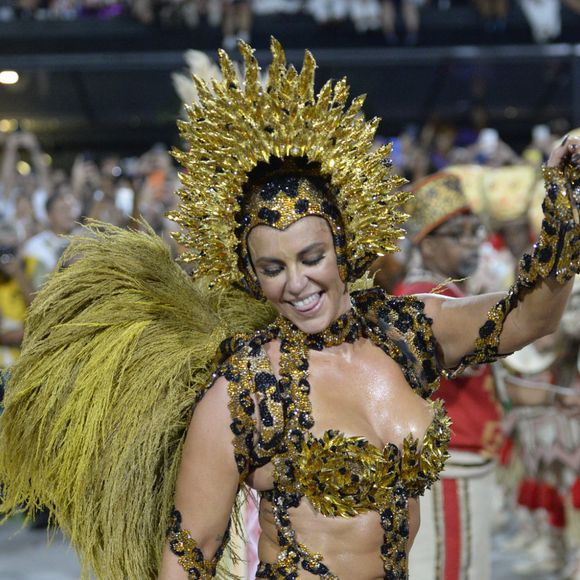 Paolla Oliveira, última rainha de bateria da Grande Rio, foi citada nos comentários da publicação