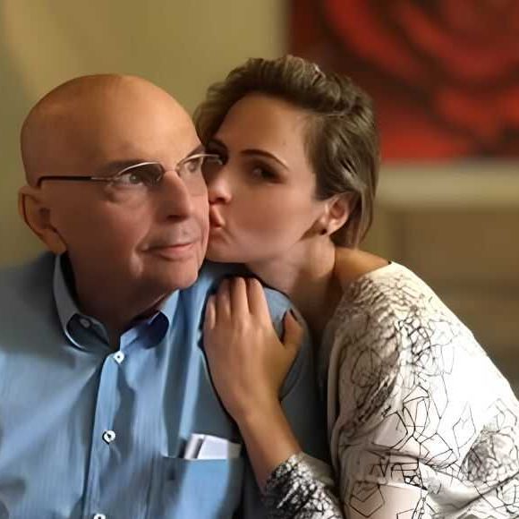O estado de saúde do pai de Ana Paula Renault, do BBB 26, foi atualizado nesta quinta-feira (09/04). Internado há quase uma semana em Belo Horizonte, o ex-deputado Gerardo Henrique Machado segue em recuperação, segundo a família