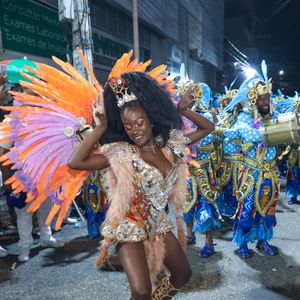 Carnaval 2025: rainha de bateira da Beija-Flor, Lorena Raissa tem 14 irmãos e desfila desde os 7 anos