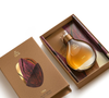 Com 50 ml e preço de R$ 389,90, o Eau de Parfum Ekos Fava apresenta uma assinatura olfativa densa, adulta e de alta fixação na pele, cruzando o teor amadeirado escuro e notas especiadas com a cremosidade natural das favas