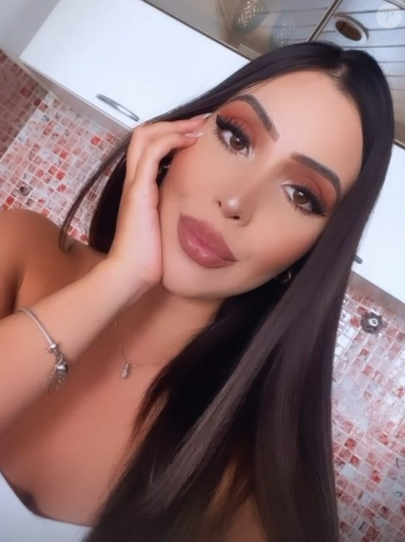 A influenciadora apagou todas as fotos e vídeos do seu perfil do Instagram e deixou apenas dois stories: um do Dia dos Pais e outro feito de uma paisagem de Balneário Camboriú (SC)