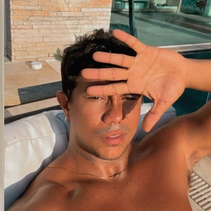 Xamã se pronunciou sobre os rumores de um possível romance com Bella Campos. O ator negou o envolvimento, disse estar incomodado com a repercussão e destacou que o encontro aconteceu durante a divulgação do filme Cinco Tipos de Medo