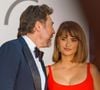 Javier Bardem, hoje aos 57 anos, sobre o início da relação duradoura de quase 20 anos com Penélope Cruz: 'Durante uma cena, a gente se beijou e continuou se beijando. Antes de percebermos, a equipe já tinha ido embora'