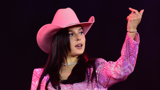 Boiadeira ou caloteira? Artista revela prejuízo de R$ 12 mil e cobra pagamento por trabalho com Ana Castela: 'Me fizeram de palhaço'