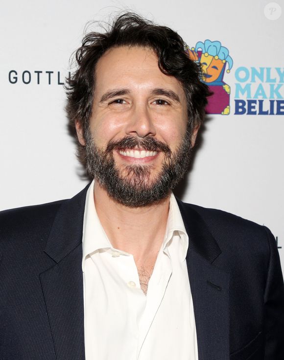 Logo depois, a cantora viveu um breve romance com o tenor Josh Groban. Eles seguiram amigos, mas Groban confessou ter se surpreendido ao descobrir que Katy escreveu The One That Got Away inspirada nele