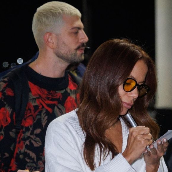 A fila andou! Após admitir 'nenhuma saudade do ex', Anitta surge com novo namorado em aeroporto; veja fotos