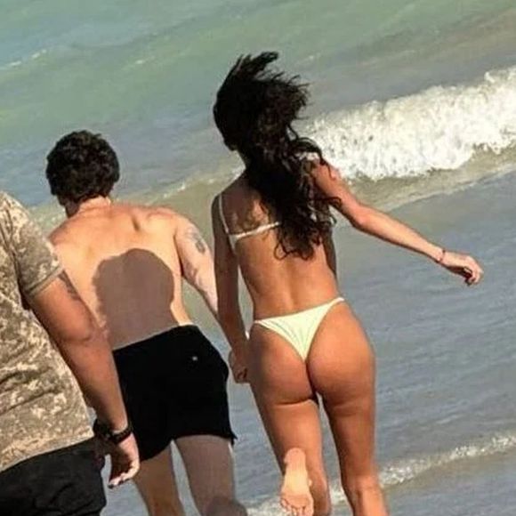 Bruna Marquezine e Shawn Mendes foram clicados em clima de romance