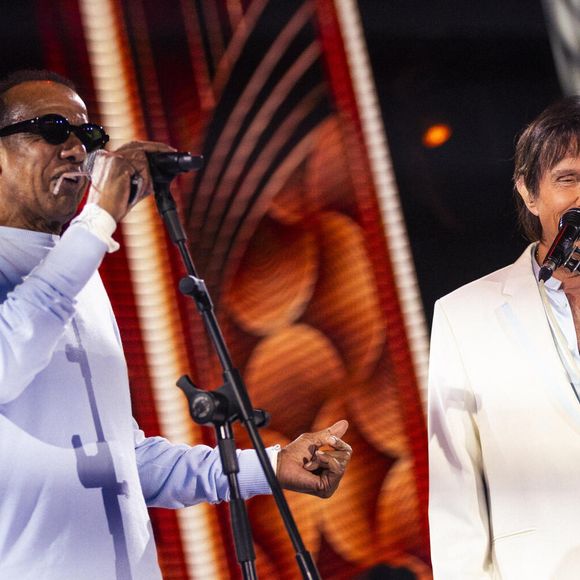 Roberto Carlos evitou cantar o trecho ‘chuva ruim’ na música ‘Chove Chuva’, atitude que o convidado Jorge Ben Jor também repetiu