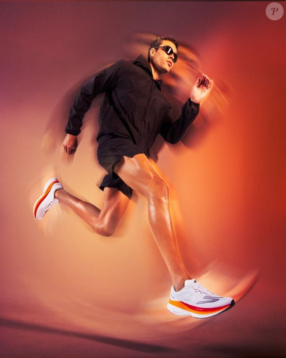 Respirável, leve e pensado para favorecer a velocidade: o novo Skechers Aero Razor chega ao Brasil trazendo tecnologias que prometem tornar a corrida mais fluida e confortável