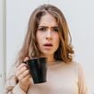 Segundo a psicologia, falar palavrões com frequência não acontece por acaso: o que isso revela sobre sua personalidade