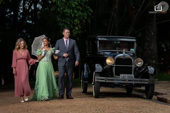 Maria Sophia se juntou aos pais, Pedro Leonardo e Thais Gebelein, em ensaio fotográfico especial pré festa de 15 anos