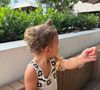 Sua filha Mavie a acompanha na viagem.