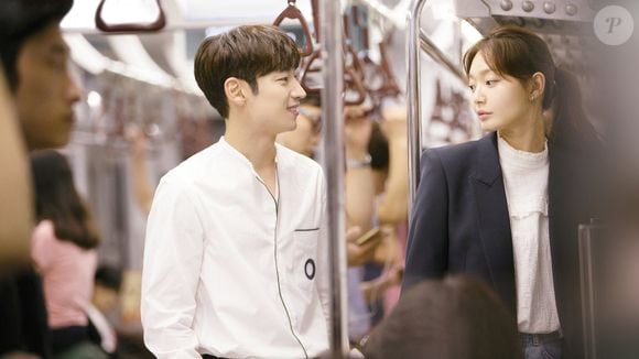 'Amanhã Com Você': um empresário bem-sucedido do ramo imobiliário consegue viajar no tempo através do metrô, mas se vê confuso quando apaixona