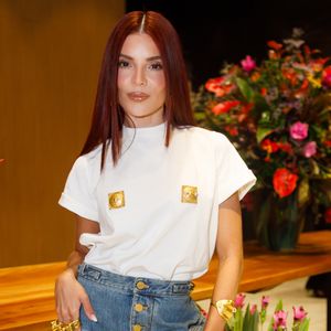 Gkay usou uma blusa que simula piercing no mamilo