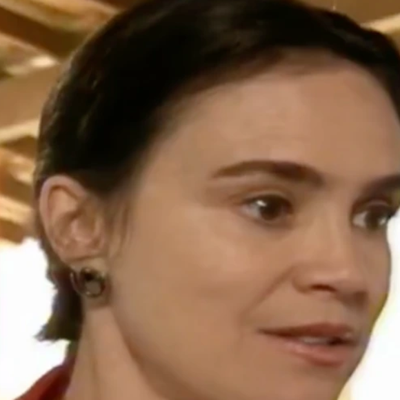 Em 'História de Amor': Helena se desespera ao saber o que aconteceu com Joyce.