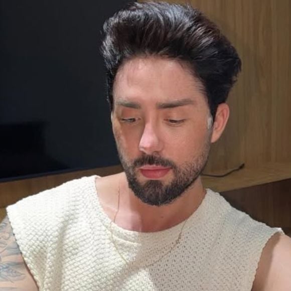 Segundo o MPT-AL, a acusação contra Rico Melquíades envolve um vídeo em que o influenciador aparece ao lado de mulheres e questiona suas preferências políticas. O órgão aponta possível pressão relacionada à posição política das trabalhadoras