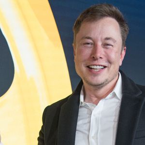 2019: já nesta foto, Elon Musk estava no intermediário entre cerrar a barba e a deixar por fazer