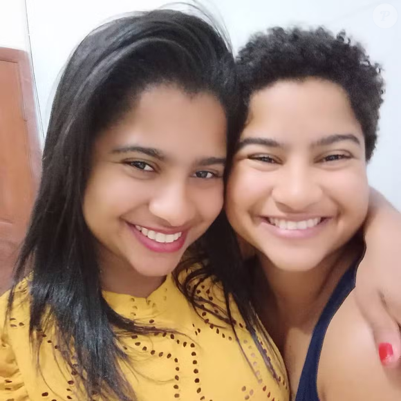 Milena e a irmã gêmea não se veem há cinco anos