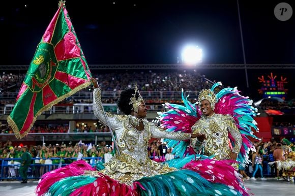 'E minha cervejinha?': afinal, o que pode e o que não pode levar para a Sapucaí no Carnaval 2025?