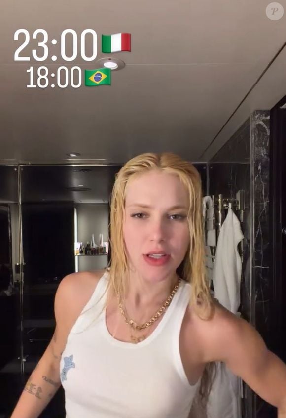 Após a comemoração, Virgínia surgiu no banheiro de seu quarto e o chuveiro ligado deu a entender que a loira estava acompanhada