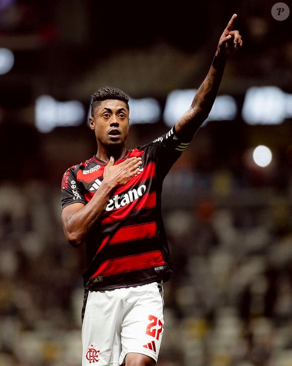 Equipe de Bruno Henrique, do Flamengo, se pronunciou sobre rumor do atacante ser pai de criança de 3 anos: 'Lamentamos ainda a tentativa de conturbar o ambiente e o entorno do atleta às vésperas de uma partida tão importante para o atleta e para o Flamengo'