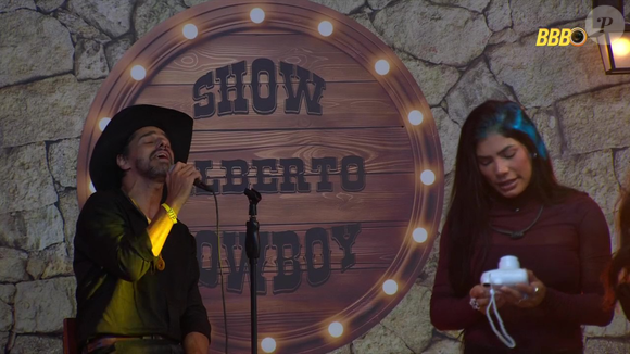 Após negar investimento na música, Alberto Cowboy canta em rede nacional e vira alvo de piadas na internet