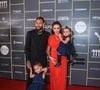 A família de Neymar aposta em produções elegantes para prestigiar a sexta edição do leilão beneficente do Instituto Projeto Neymar Jr., realizado em São Paulo