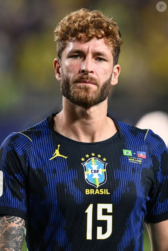 Léo Pereira também se manteve concentrado na Copa do Mundo e não deixou o namoro escapar
