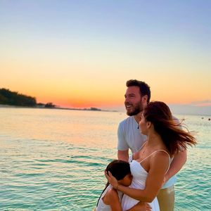 Sophia, filha de Maíra Cardi, comemorou a chegada do novo irmãozinho - ou nova irmãzinha, como ela pediu