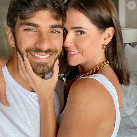 Deborah Secco anunciou a separação de Hugo Moura em abril do ano passado