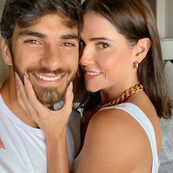 Deborah Secco anunciou a separação de Hugo Moura em abril do ano passado