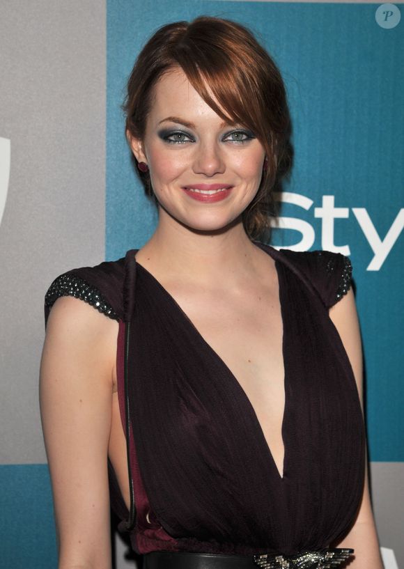 2012: também correm rumores de que Emma Stone pode ter mexido em seu rosto
