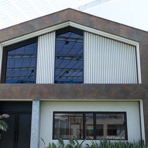 A Casa da Convivência no reality Casa do Patrão é o espaço onde acontecem conversas estratégicas, votações e interações entre os participantes; veja fotos