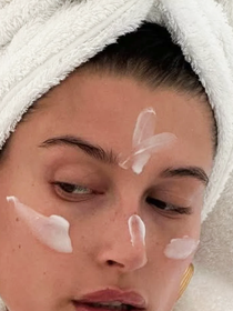 A OCU e as empresas farmacêuticas concordam: 'O creme Nivea do pote azul é um hidratante perfeito para o corpo, o rosto, as mãos, os pés e as áreas ressecadas, mas não para o sol. Ele não oferece proteção contra a radiação solar'