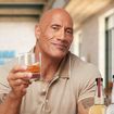 A tequila de milhões de Dwayne Johnson, o The Rock: agora à venda no Brasil, marca da bebida aumentou fortuna bilionária do ator e tem valor de mercado estimado em 3,5 bilhões de dólares