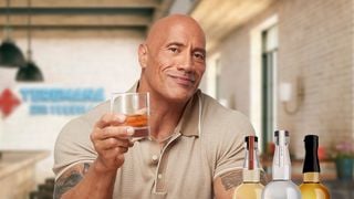 A tequila de milhões de Dwayne Johnson, o The Rock: agora à venda no Brasil, marca da bebida aumentou fortuna bilionária do ator e tem valor de mercado estimado em 3,5 bilhões de dólares