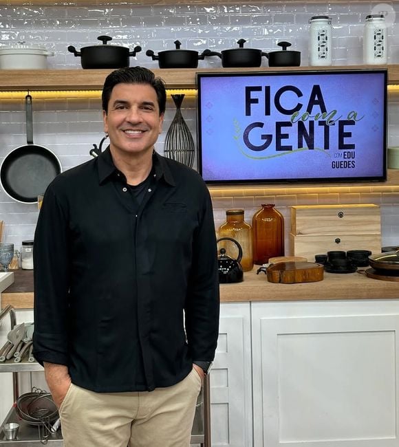 Edu Guedes já foi funcionário de banco e hoje trabalha na RedeTV!