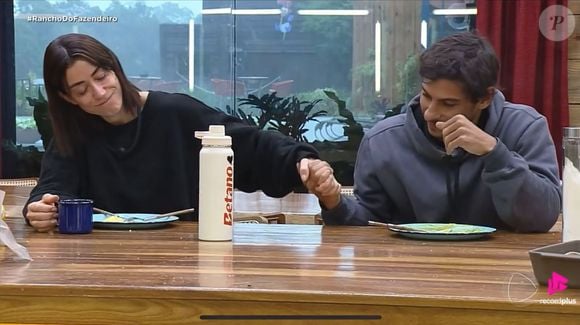 Michelle Barros e Shia conversaram sobre seus sentimentos em 'A Fazenda 17'