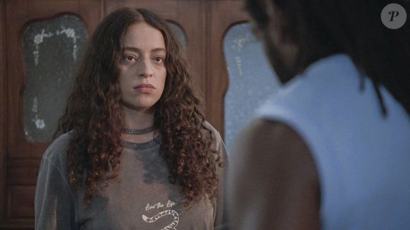 Em 'Volta por Cima', Cacá (Pri Helena) se desespera com sumiço do filho