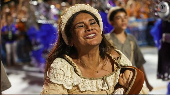 Dira Paes, a Lígia de 'Três Graças' emocionou no carnaval na Sapucaí como Dona Lindu, mãe de Lula
