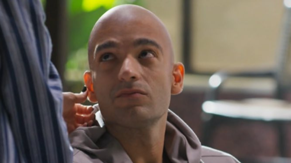 Alexandre de Moraes ou Megamente? Afonso aparece totalmente careca em 'Vale Tudo', mas caracterização vira piada na web: ‘Cabeça de p…’