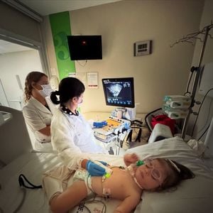 Mulher de Juliano Cazarré, Leticia Cazarré recordou momentos complicados com a filha Maria Guilhermina: 'Passei oito meses dentro de uma UTI e longa da minha família'