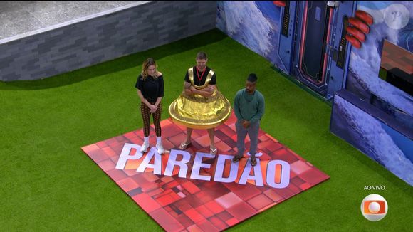 Internautas se revoltaram com a atitude de Milena que acabou não salvando Ana Paula