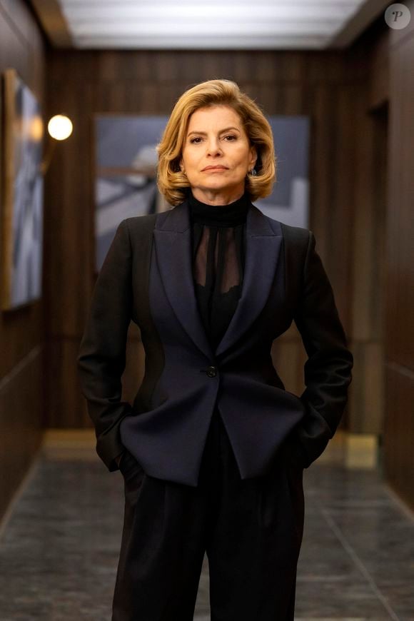 Odete (Debora Bloch) avisa a Walter (Leandro Lima) que vai destruir a empresa de Raquel (Taís Araújo), nos próximos capítulos da novela 'Vale Tudo'.