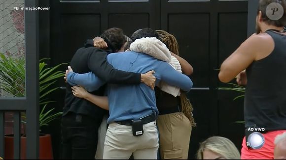 Casa comemorou retorno de casais (cada um de um lado)