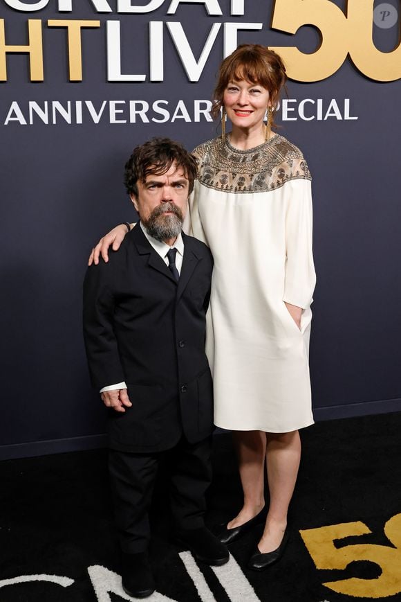 "Paciência. Paciência. Isso aí. Paciência", garantiu Peter Dinklage, hoje com 56 anos