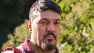 Belo usa peruca na novela 'Três Graças'? Ao lado de Viviane Araújo, cabelo volumoso e em cor diferente chama atenção e faz público desconfiar: 'Nunca pensei ver isso'